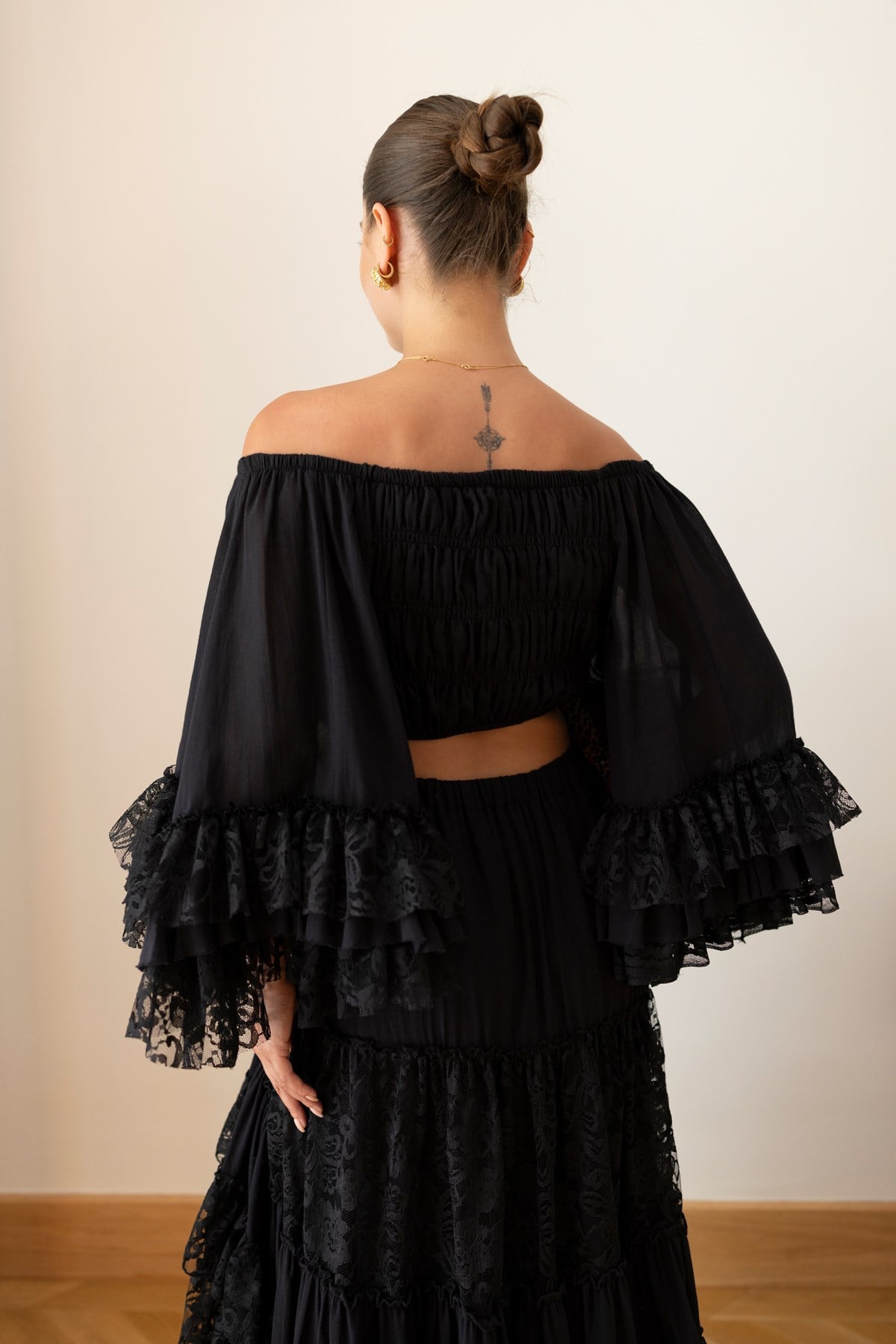 Siyah Kollları Dantelli İspanyol Kol Crop Bluz Etek Takım