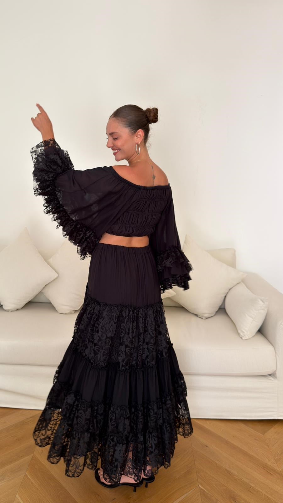 Siyah Kollları Dantelli İspanyol Kol Crop Bluz Etek Takım