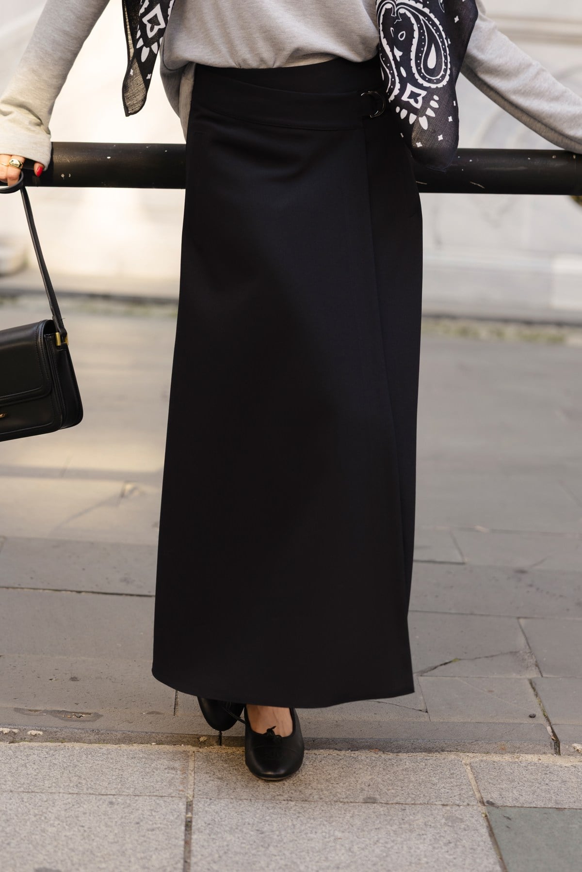 Siyah Kruvaze Model Etek