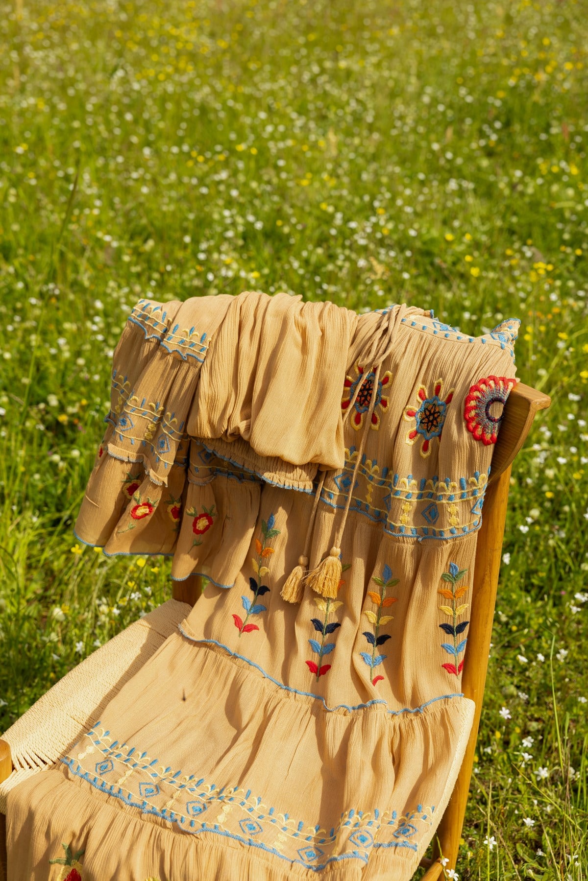 Taba Madonna Yaka Nakışlı Crop Bluz Ve Etek Takım