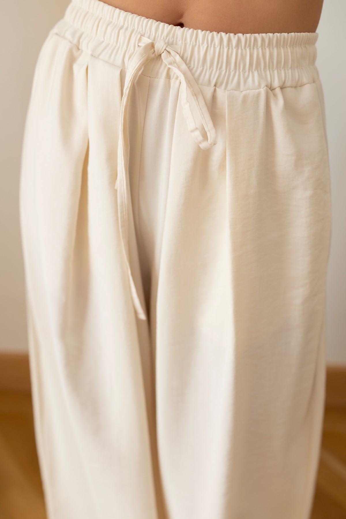 Taş Beli Lastikli Bol Paça Pantolon