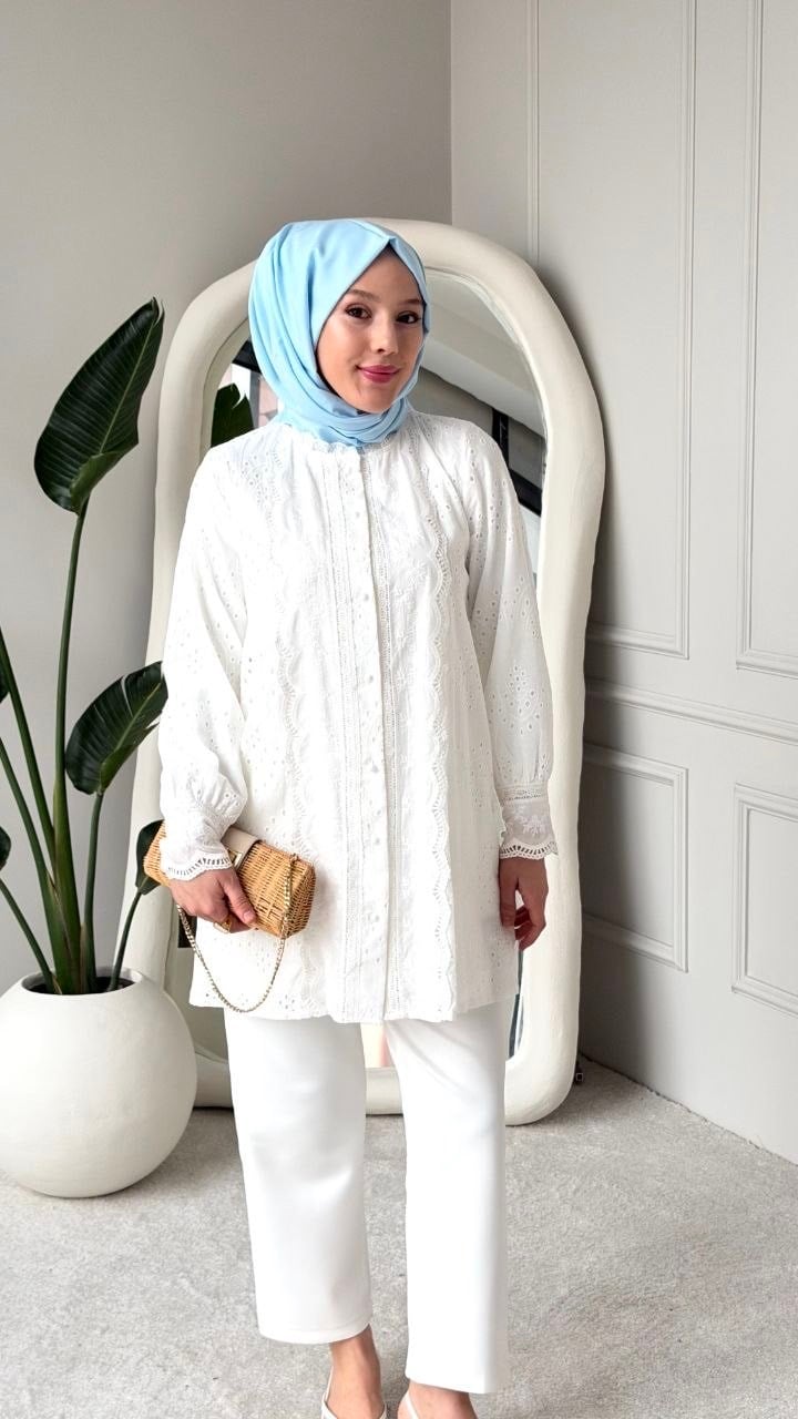 Yakası Ve Kolu Dantelli Top Düğmeli Astarlı Gömlek -Beyaz