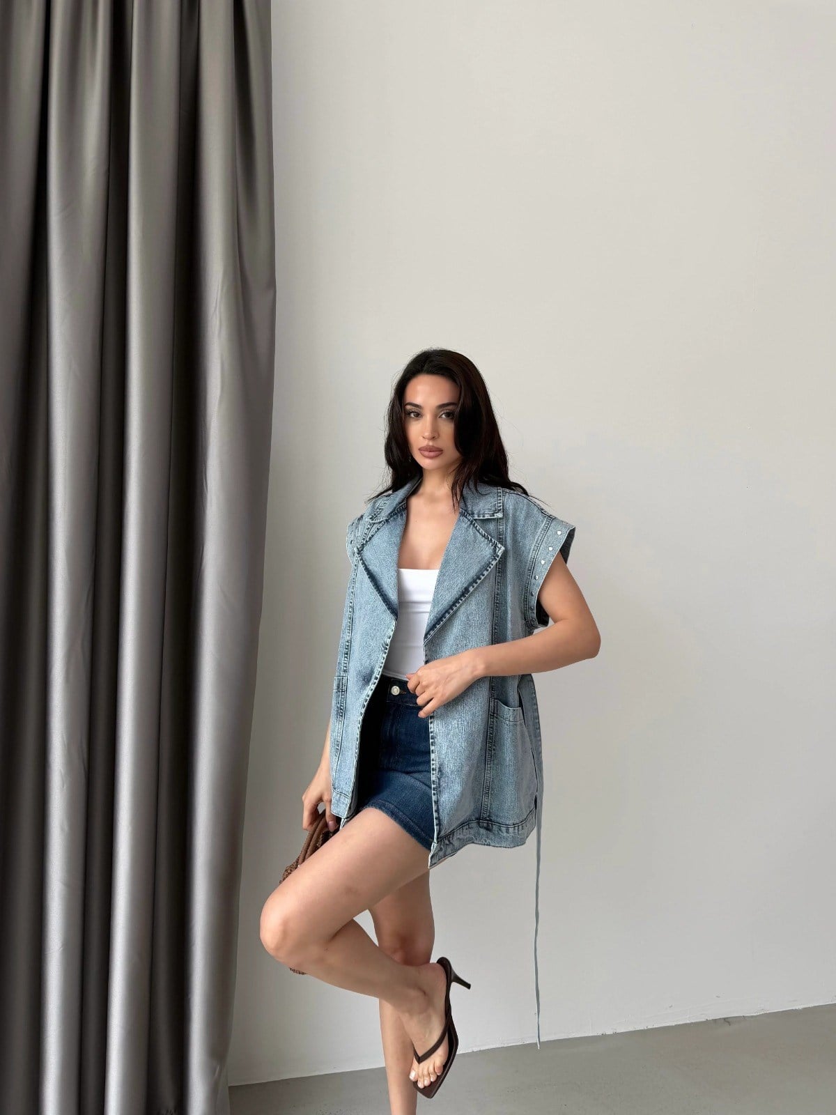 Zımba Detaylı Kuşaklı Denim Yelek