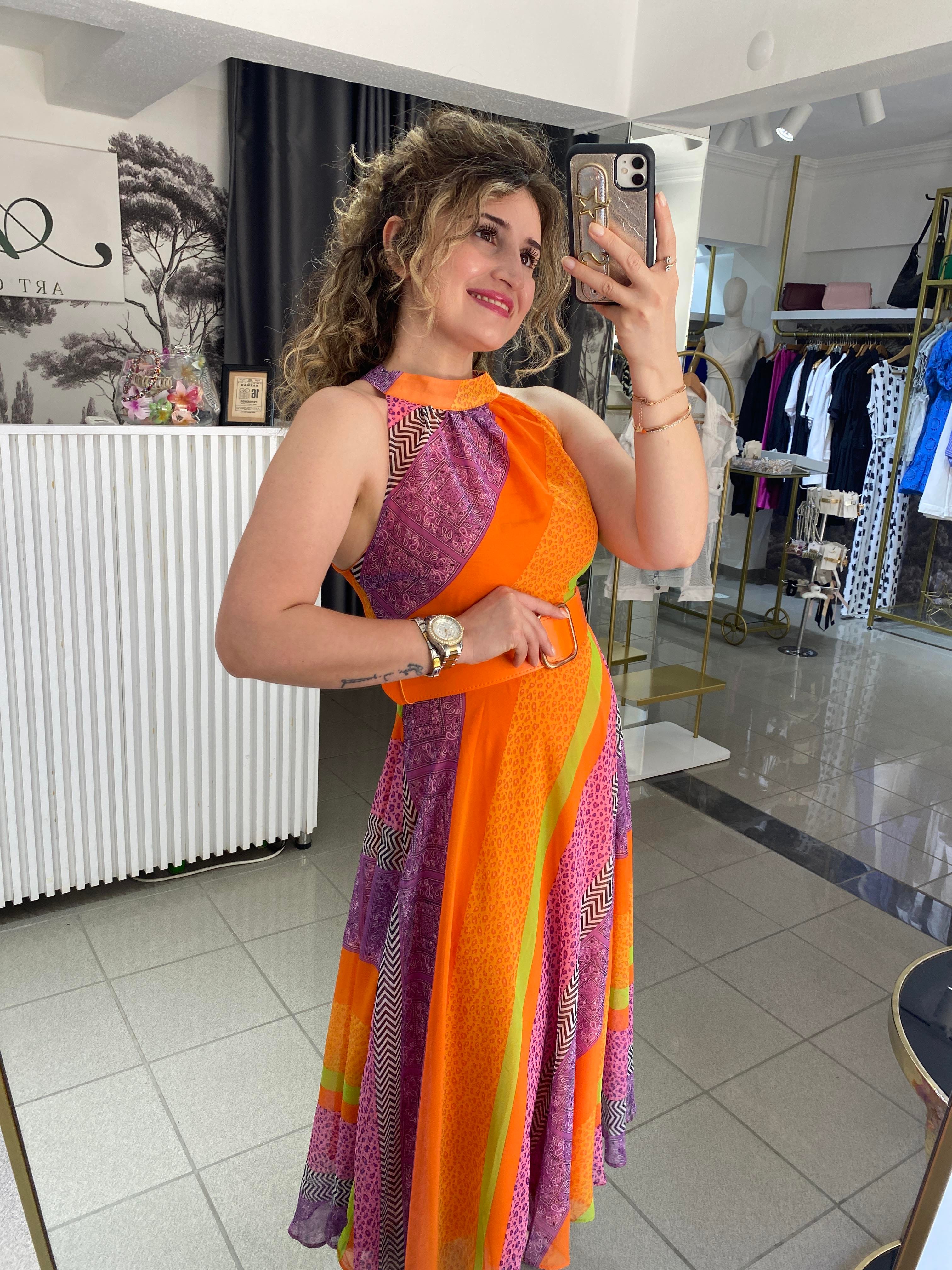 KEMERLİ ŞİFON ELBİSE