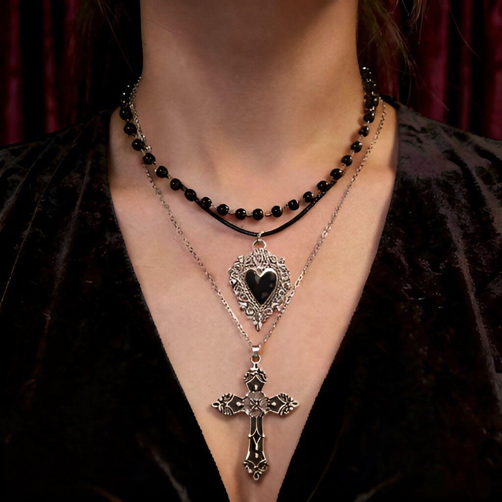 Black Cathedral Kolye Seti