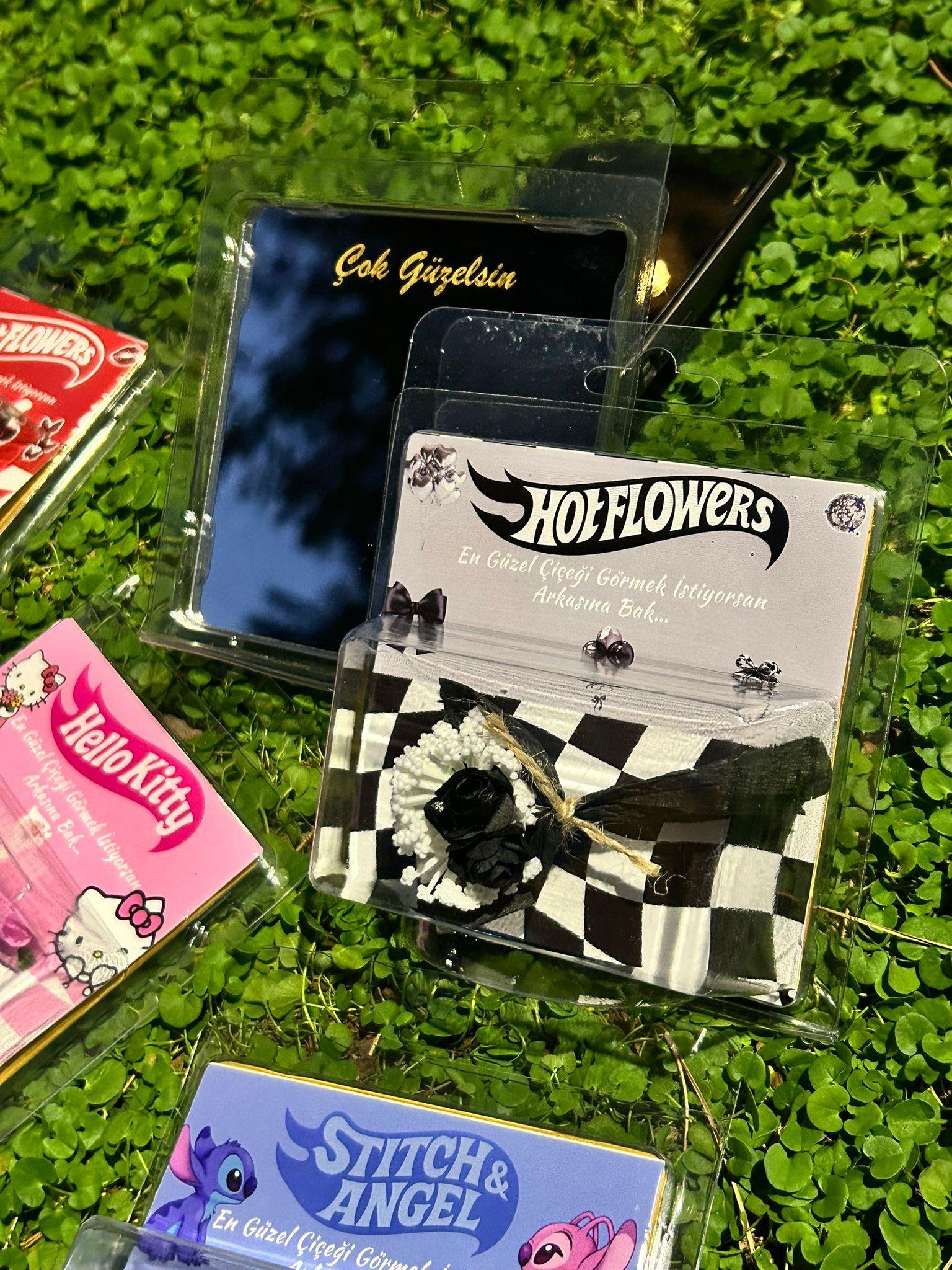 Siyah Kartlıklı Aynalı Hotflowers 