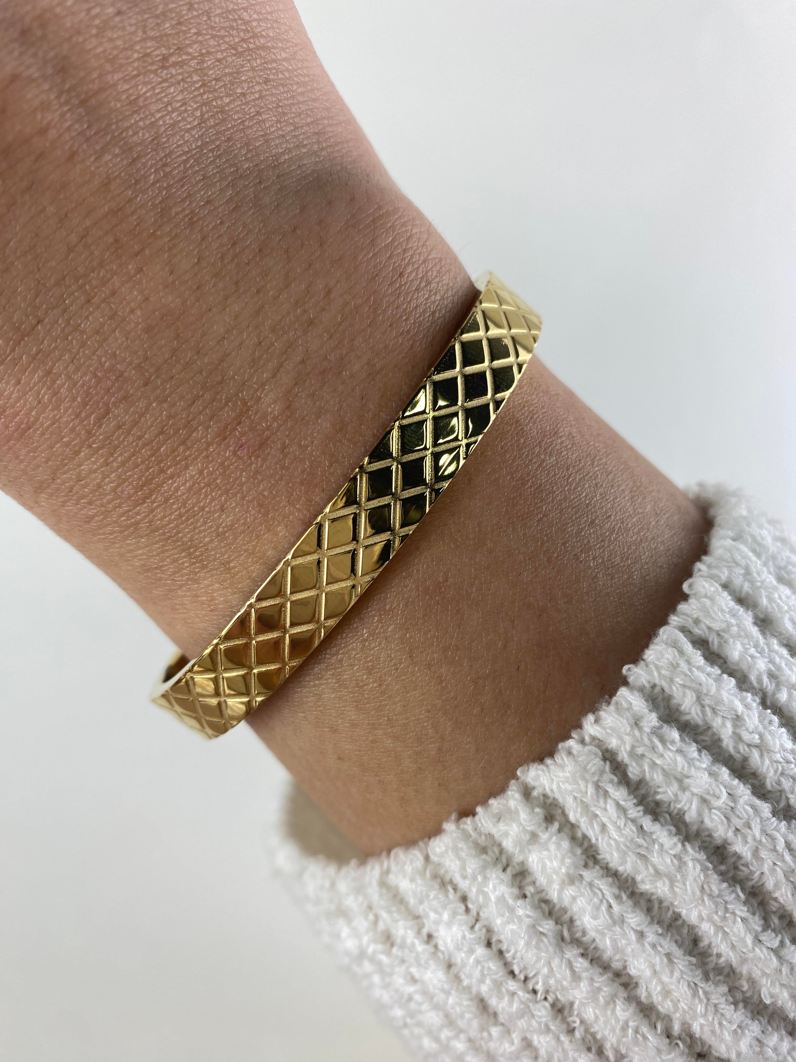 Tüm sezonun trend kolyeleri ve uzun süre kullanabileceğiniz kolyelerimiz sizlerle