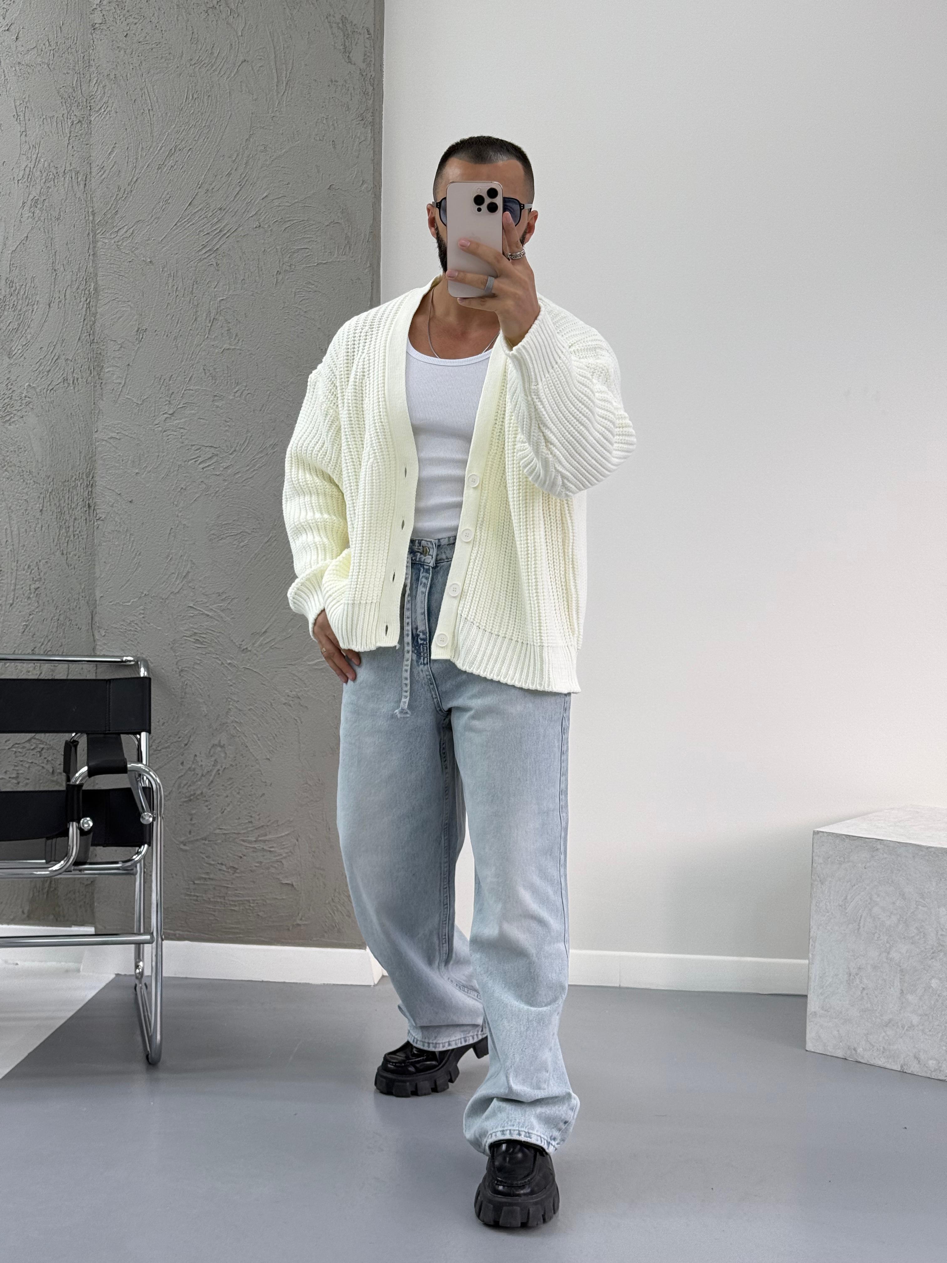 Beyaz Oversize Örme Hırka