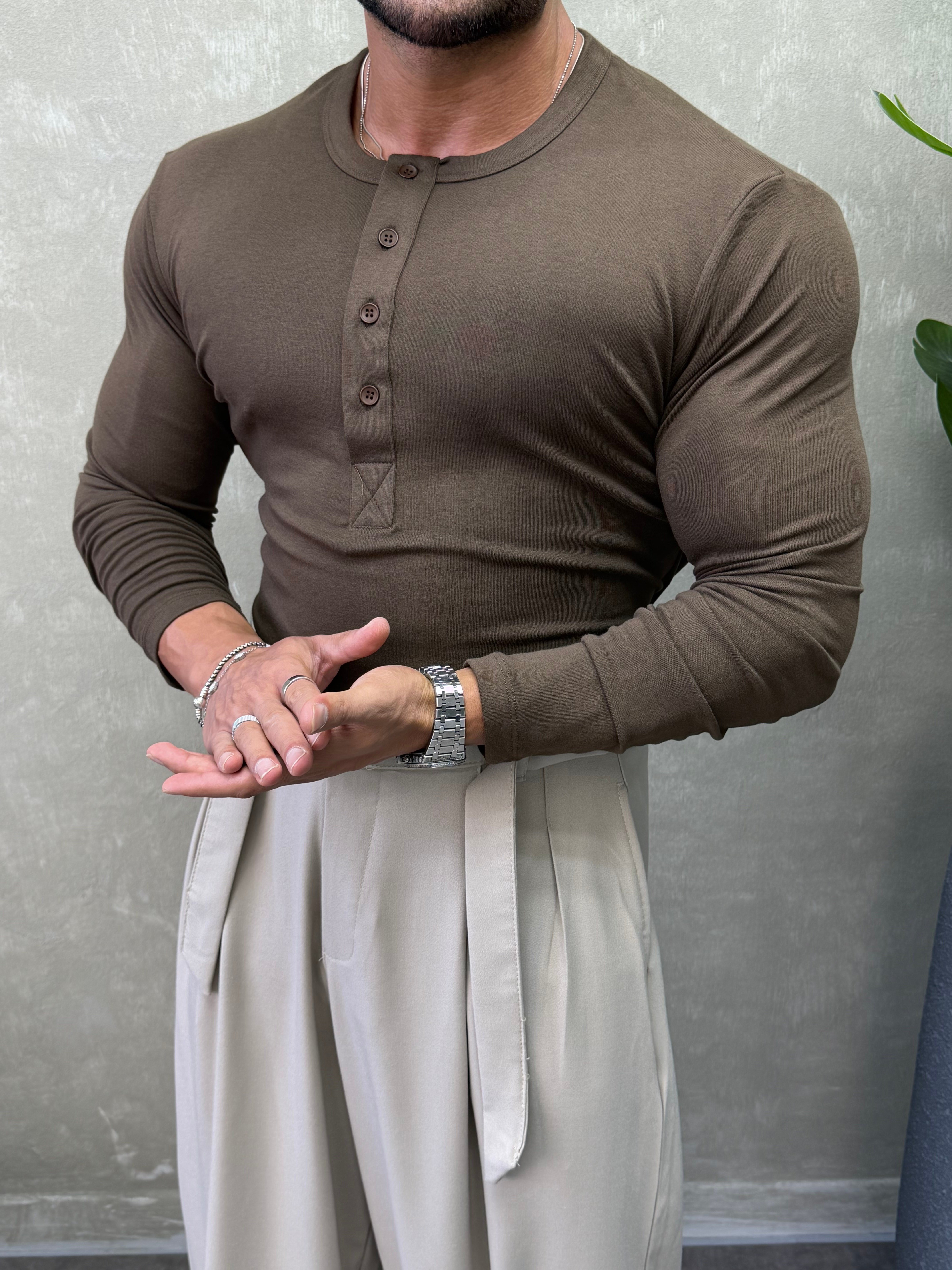 HENLEY YAKA UZUN KOLLU T-SHİRT KAHVERENGİ 