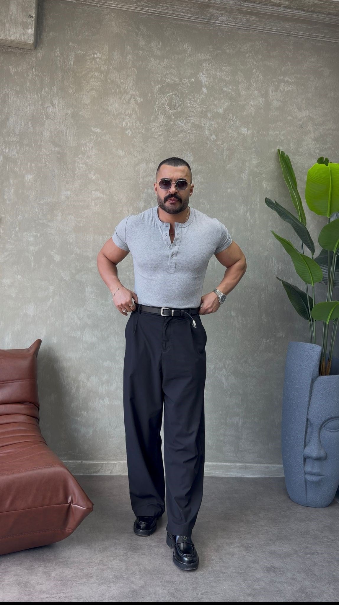 YAN PATLI ÜÇ DÜĞMELİ T-SHİRT GRİ