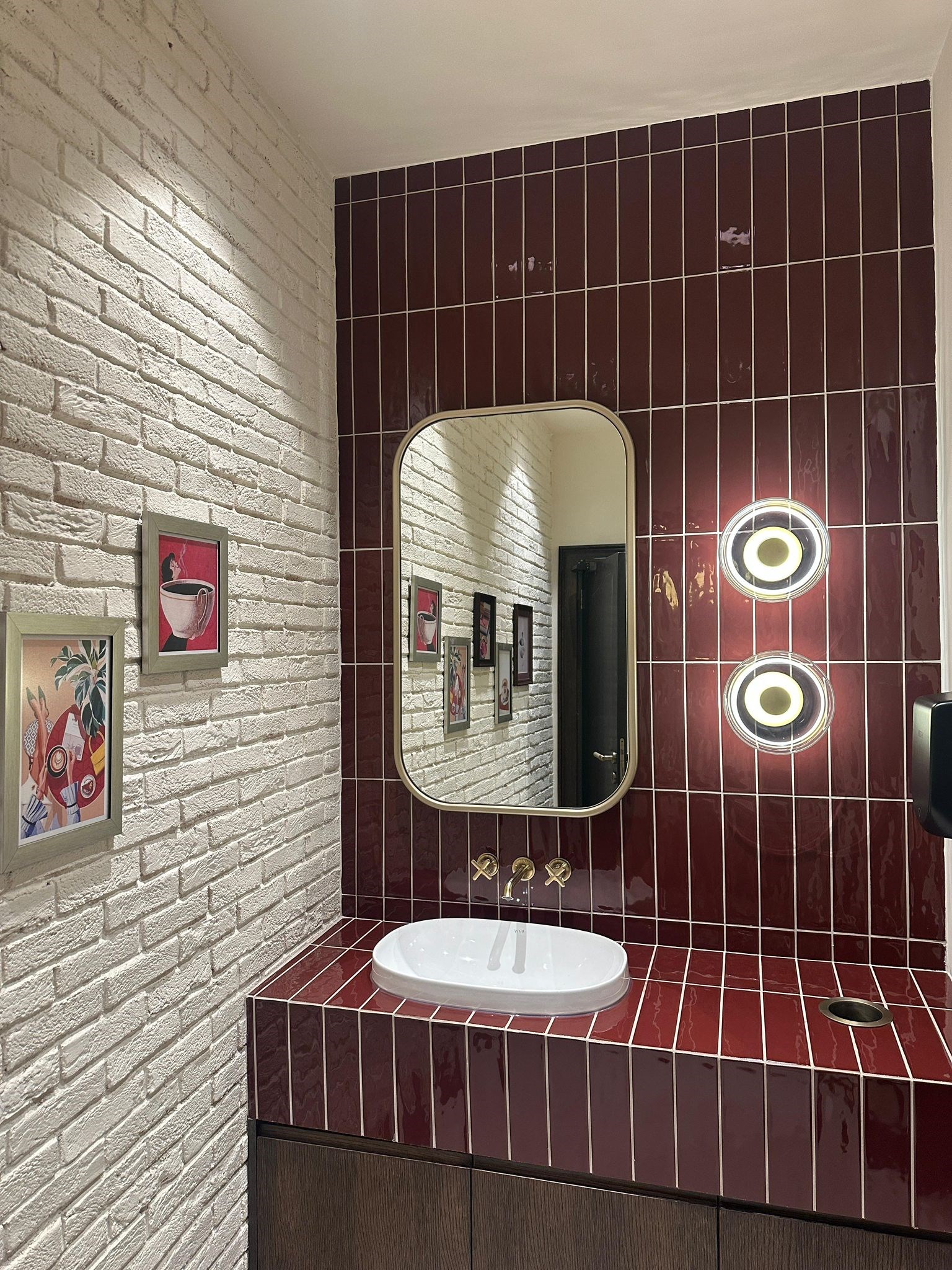 Arch Seramik 7,5x30 Ral 3005 Bordo Bumpy El Yapımı Seramik Parlak