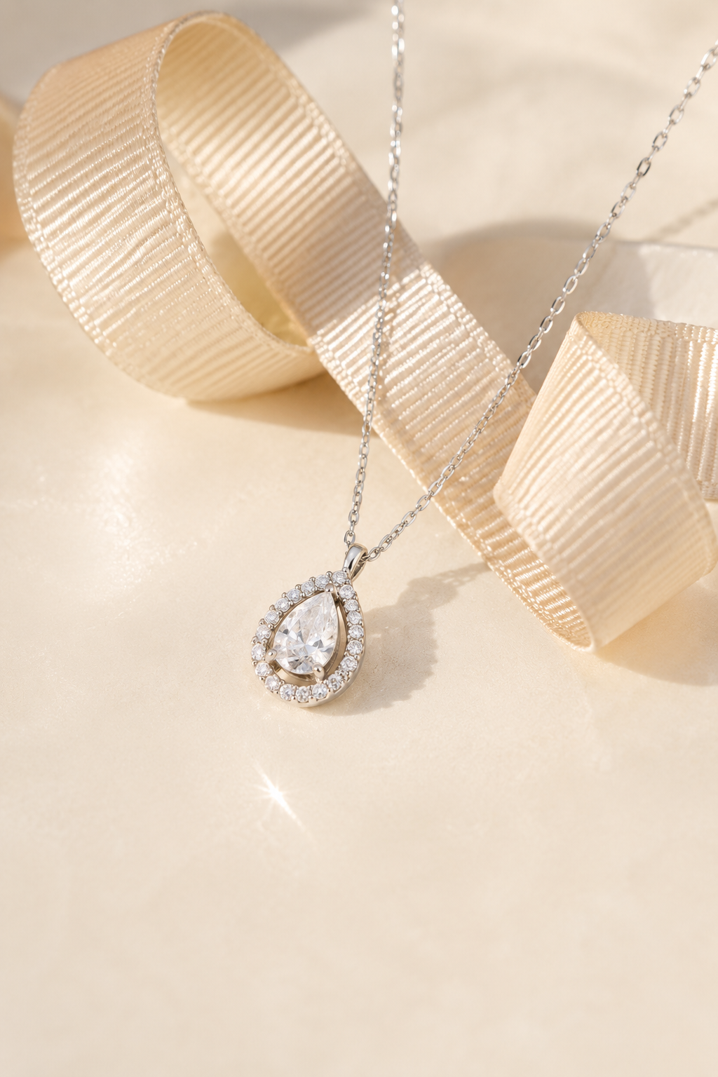 925 AYAR RADYUM KAPLAMA SWAROVSKİ DAMLA TEKTAŞLI GÜMÜŞ KOLYE