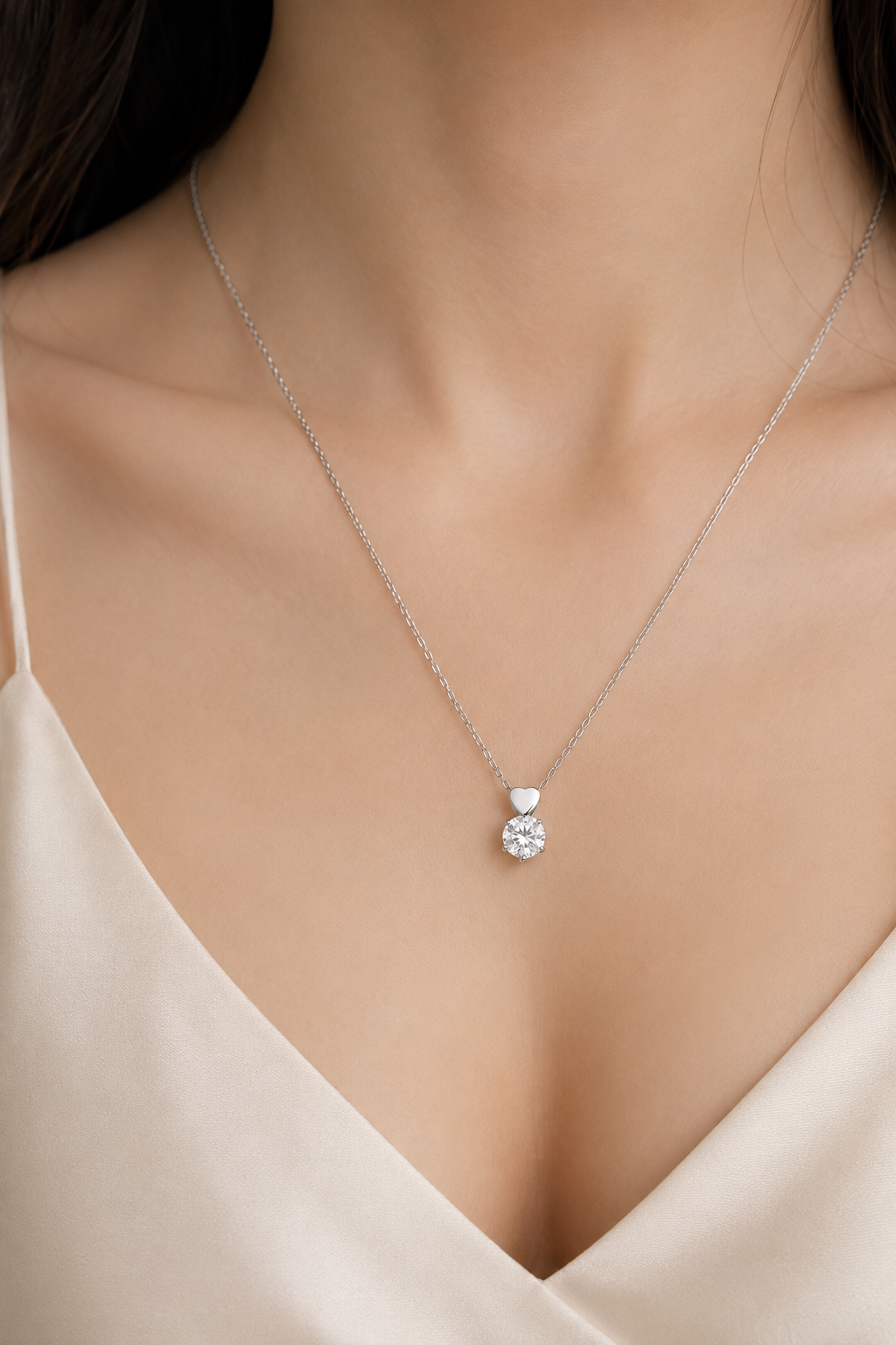 925 AYAR RADYUM KAPLAMA SWAROVSKİ KALPLİ TEK TAŞ GÜMÜŞ KOLYE
