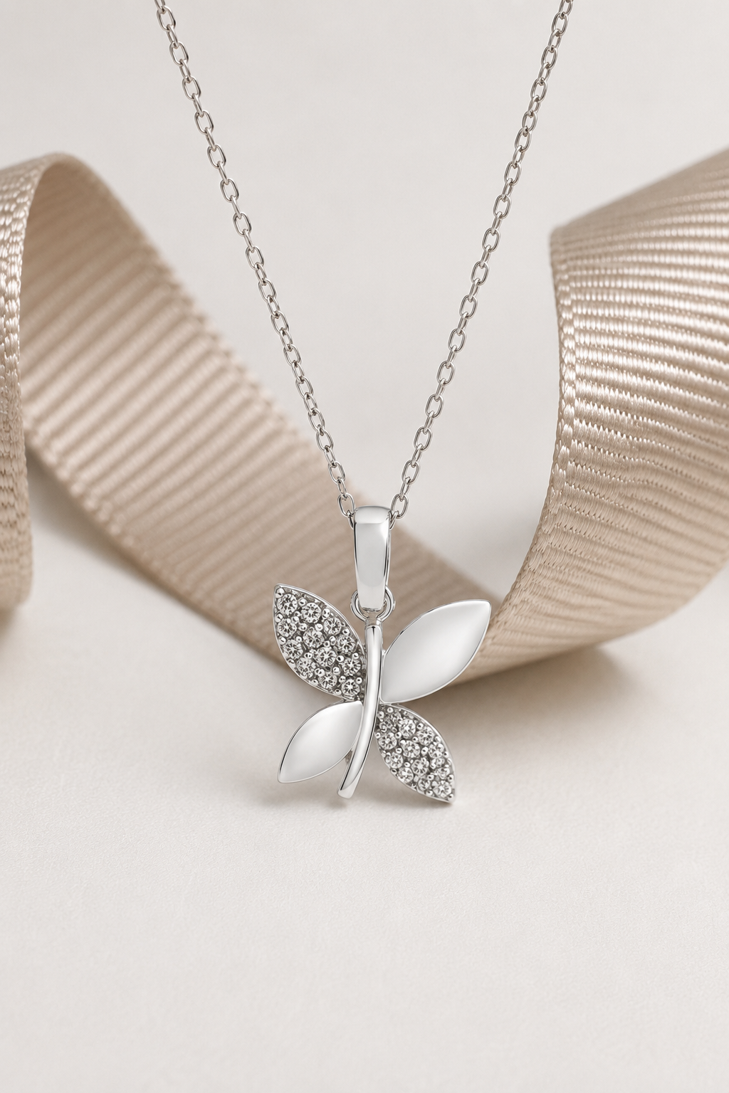 925 AYAR RADYUM KAPLAMA SWAROVSKİ TAŞLI KELEBEK GÜMÜŞ KOLYE