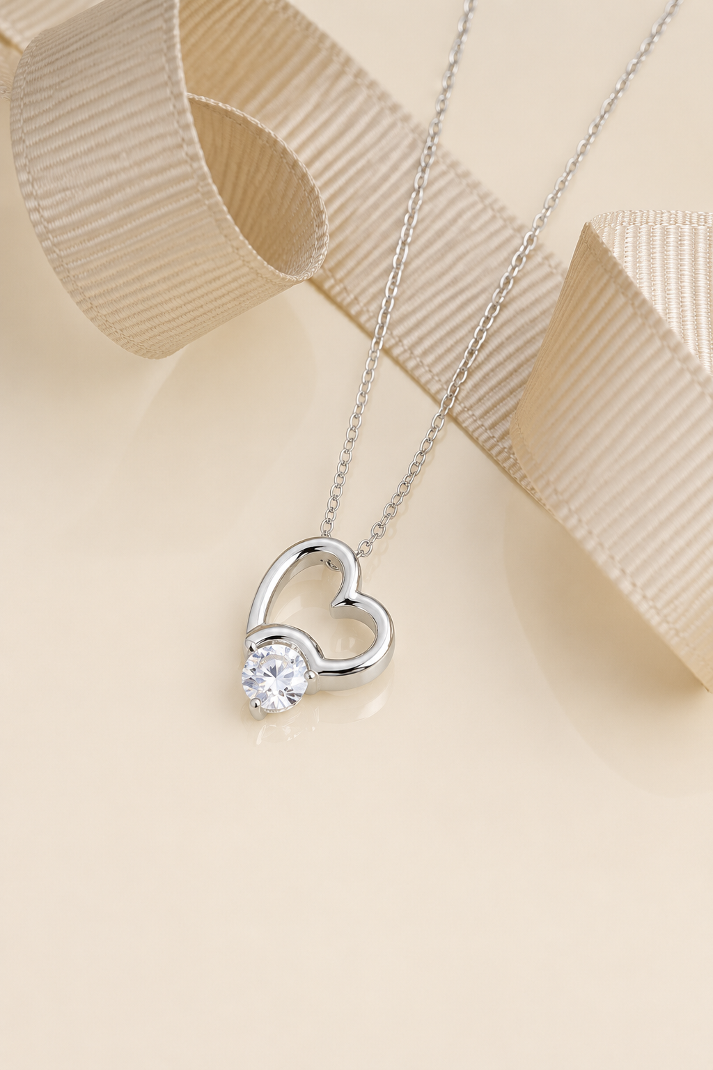 925 AYAR RADYUM KAPLAMA SWAROVSKİ TEK TASŞLI KALP GÜMÜŞ KOLYE