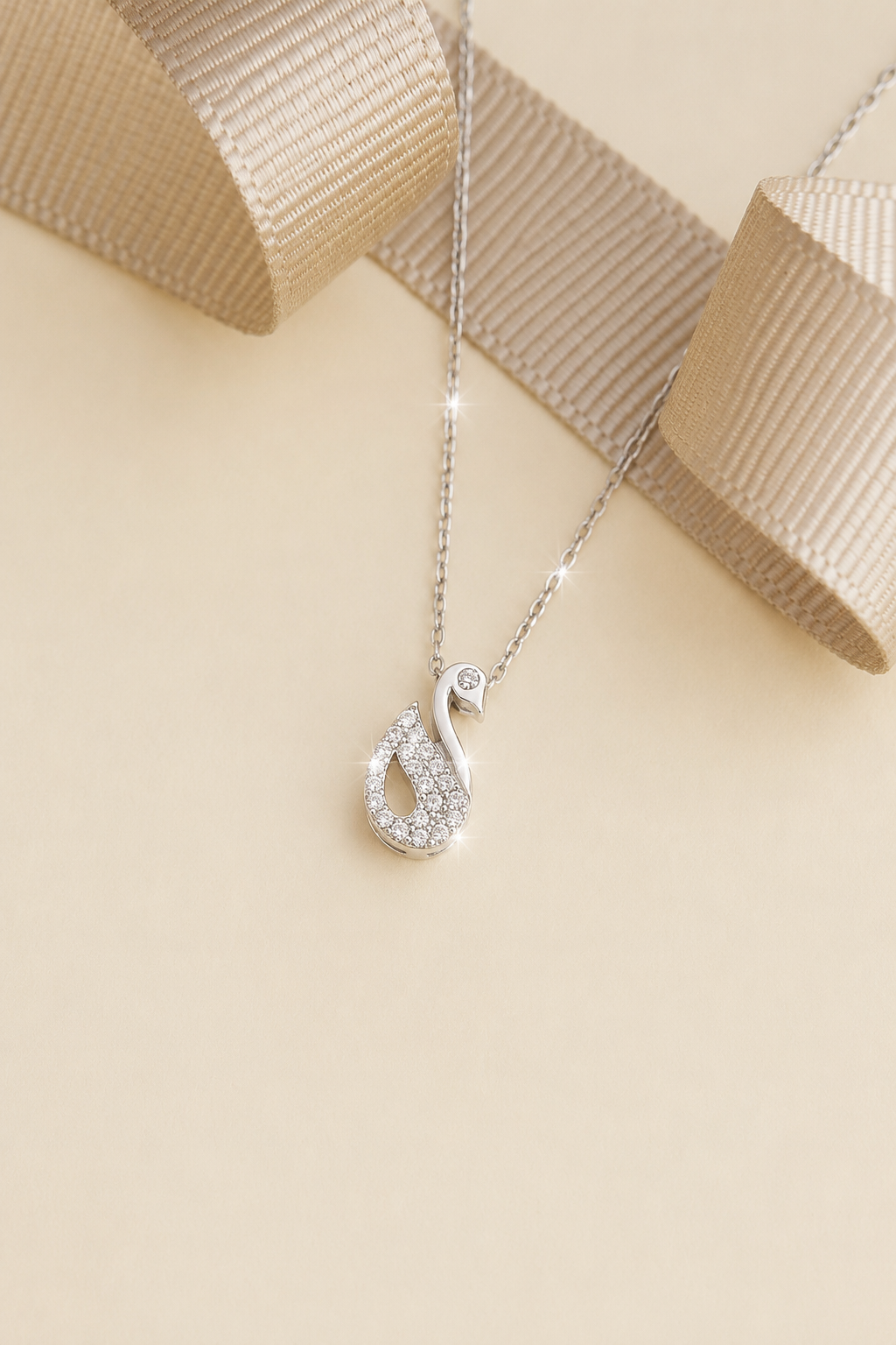 925 AYAR RODYUM KAPLAMA  SWAROVSKİ TAŞLI KUĞU KUŞU GÜMÜŞ KOLYE