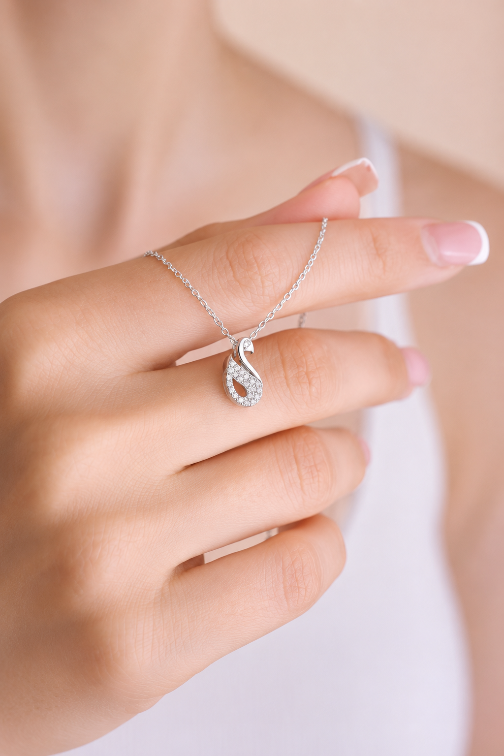 925 AYAR RODYUM KAPLAMA  SWAROVSKİ TAŞLI KUĞU KUŞU GÜMÜŞ KOLYE