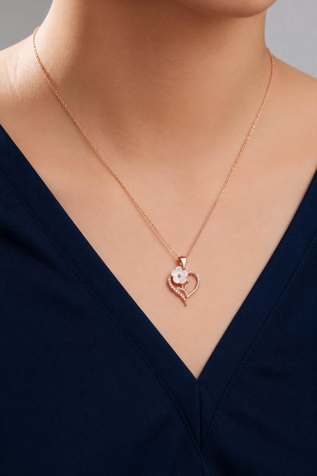 925 Ayar Rose Kaplama Manolya Çiçekli  Kalpli Gümüş Kolye