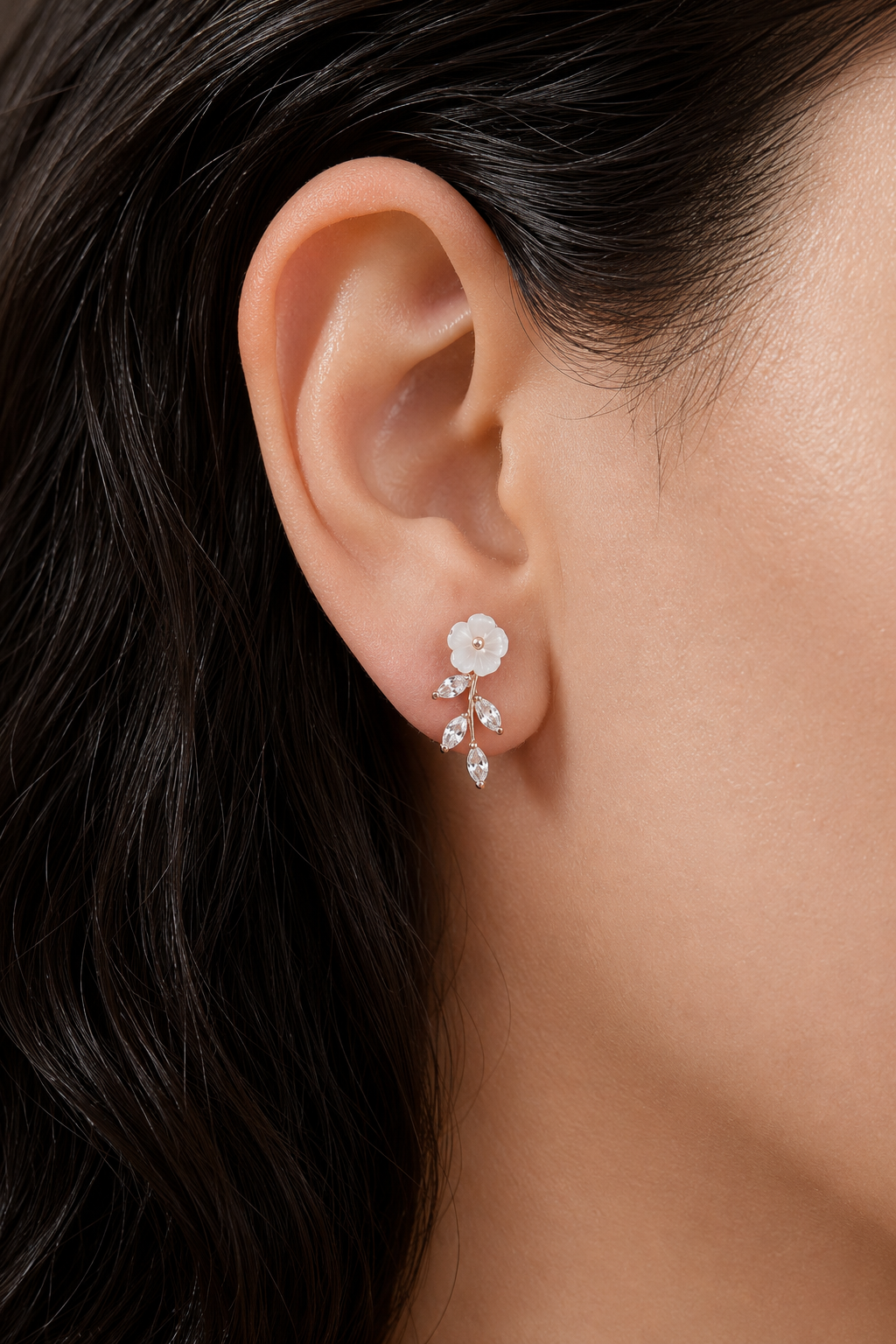 925 AYAR ROSE KAPLAMA MANOLYA  ÇİÇEKLİ YAPRAK MODEL GÜMÜŞ KÜPE