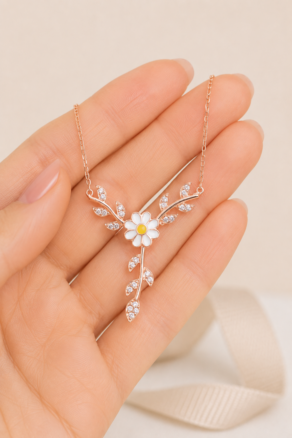 925 AYAR ROSE MİNE KAPLAMA PAPATYA ÇİÇEKLİ  YAPRAK MODEL GÜMÜŞ KOLYE