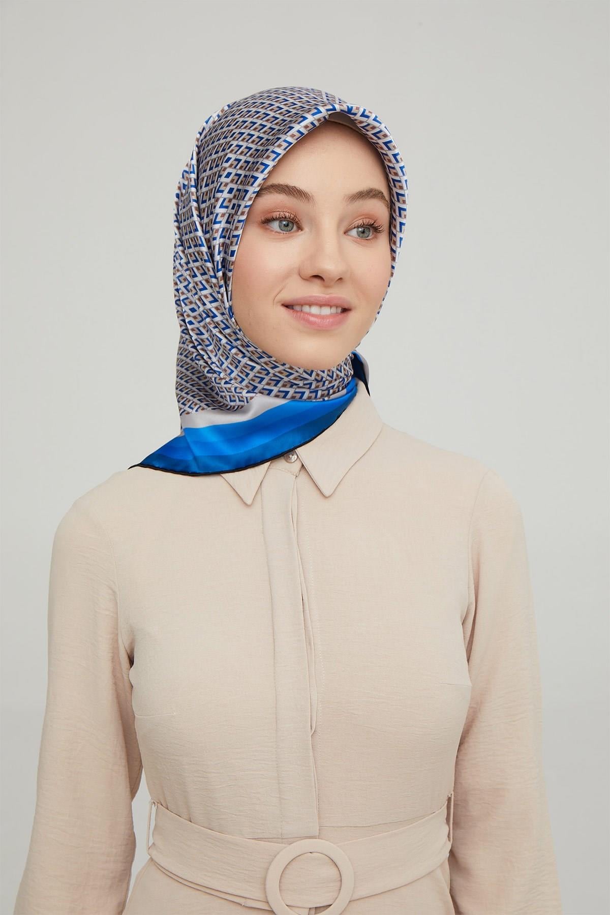 Armine 2021/22 Sonbahar Kış Serisi Geometrik Desen İpek Twill Eşarp 8634D-40
