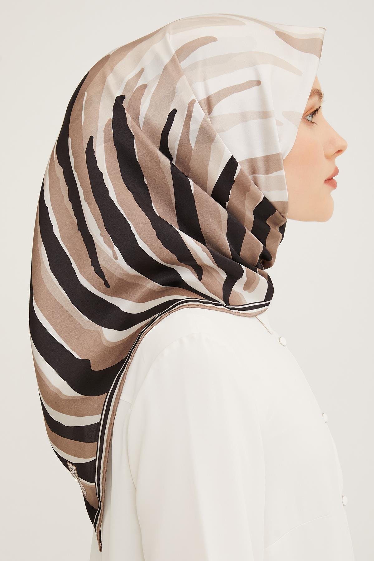 Armine İpek Eşarp 2023/24 İlkbahar Yaz Sezonu 8919D02 04 - Twill (Tivil) İpek