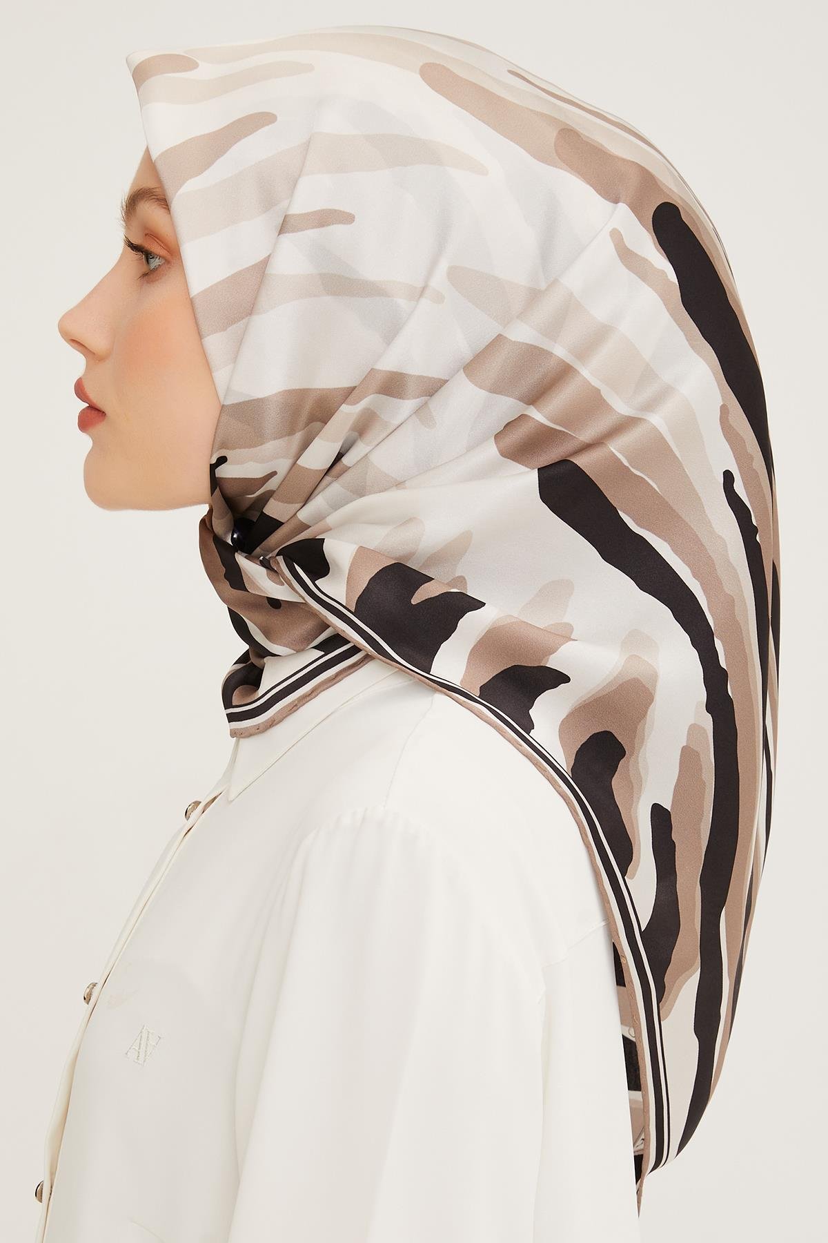 Armine İpek Eşarp 2023/24 İlkbahar Yaz Sezonu 8919D02 04 - Twill (Tivil) İpek