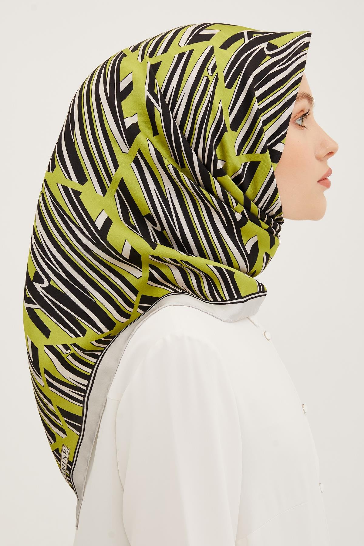 Armine İpek Eşarp 2023/24 İlkbahar Yaz Sezonu 8911D02 58 - Twill (Tivil) İpek