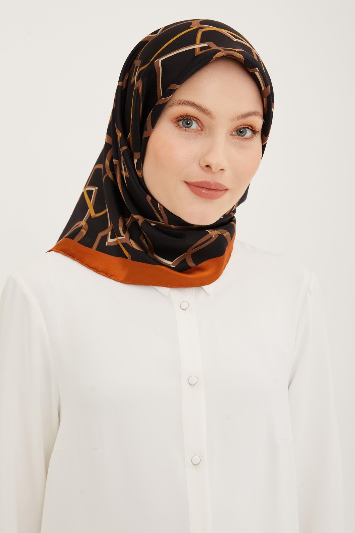 Armine İpek Eşarp 2023/24 İlkbahar Yaz Sezonu 8916D02 32 - Twill (Tivil) İpek