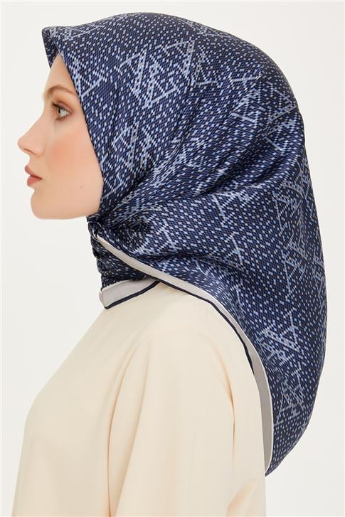 Armine Monogram Desenli Sura Saf İpek Eşarp 9228D 82