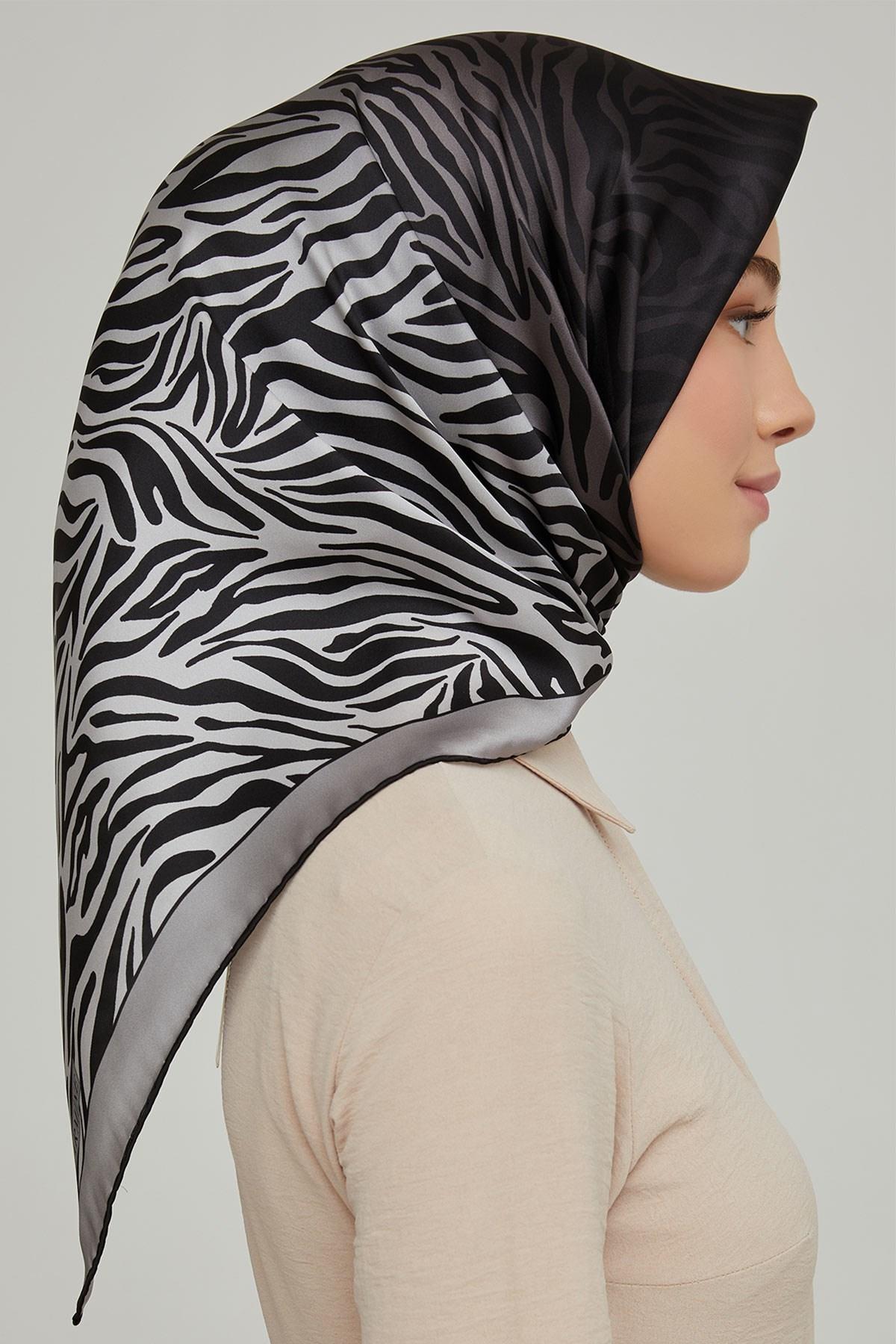 Armine Nostalji Serisi İpek Twill Eşarp 8654D-24