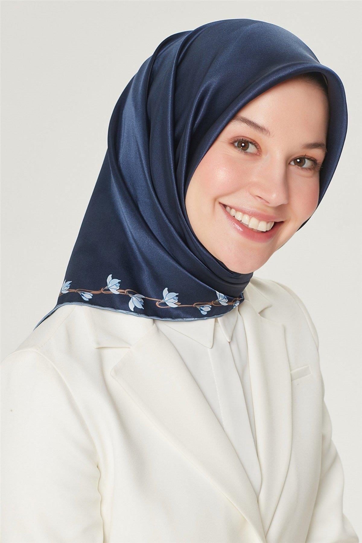 Armine Nostalji Serisi Sura İpek Eşarp 8553-80NS