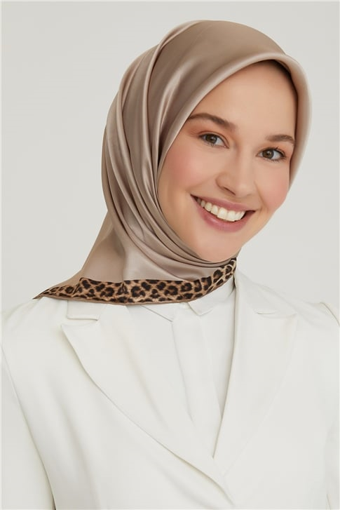 Armine Sura İpek Eşarp 19Ka8205 03