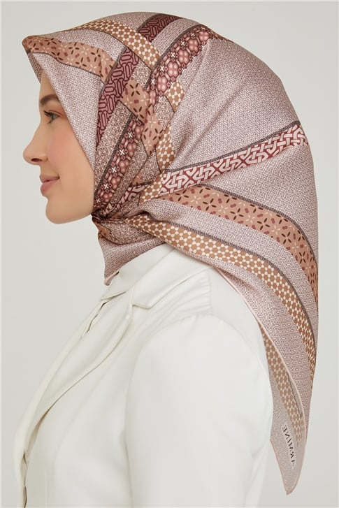Armine Sura İpek Eşarp 21Ka8603 05