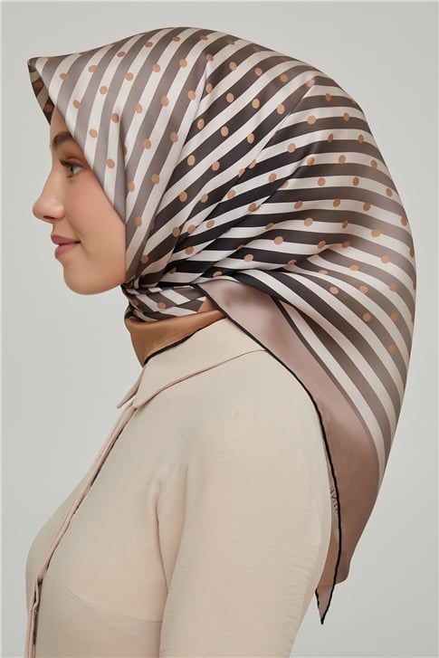 Armine Sura İpek Eşarp 21Ka8606 01