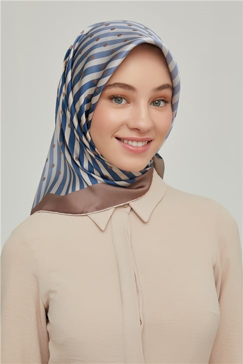 Armine Sura İpek Eşarp 21Ka8606 03