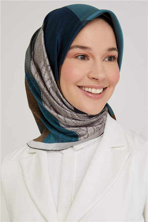 Armine Sura İpek Eşarp 21Ka8610 07