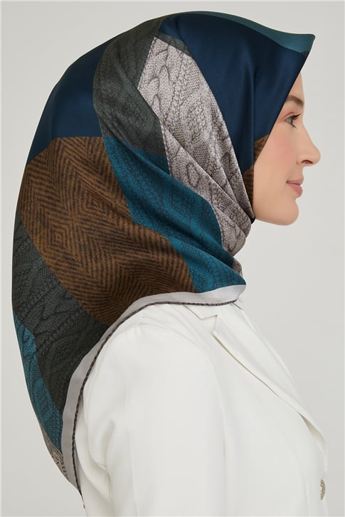 Armine Sura İpek Eşarp 21Ka8610 07