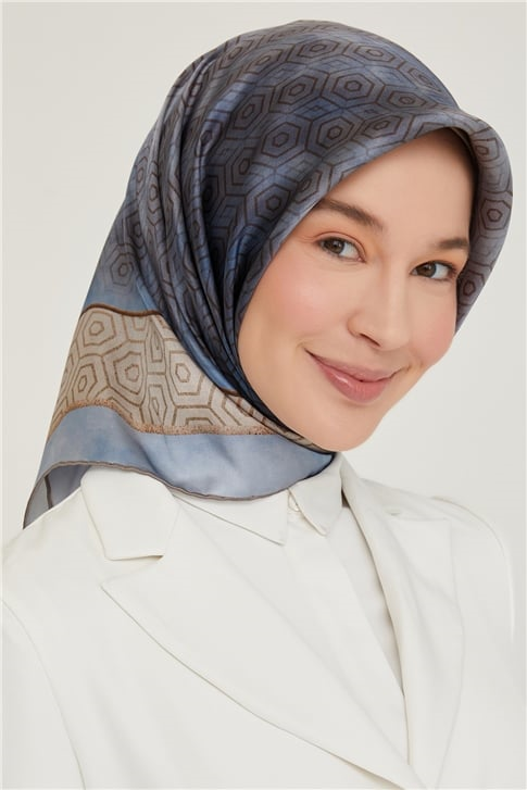 Armine Sura İpek Eşarp 21Ka8614 02