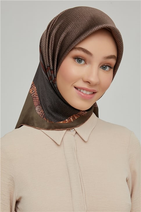 Armine Sura İpek Eşarp 21Ka8619 04