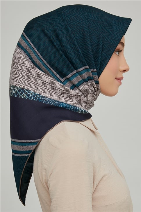 Armine Sura İpek Eşarp 21Ka8619 06