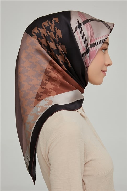 Armine Sura İpek Eşarp 21Ka8620 02