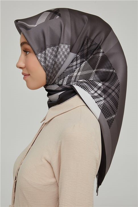 Armine Sura İpek Eşarp 21Ka8620 05