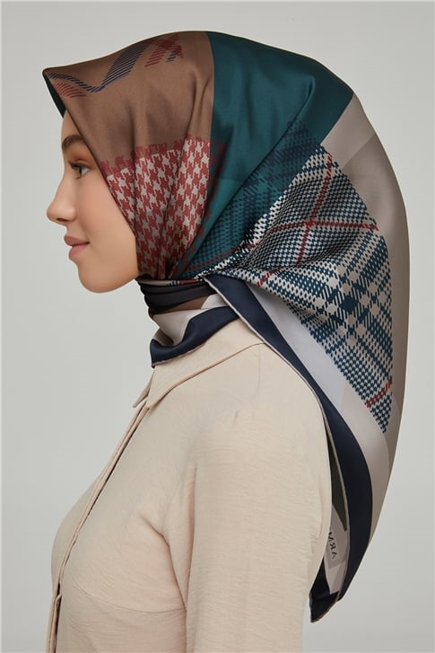 Armine Sura İpek Eşarp 21Ka8620 07