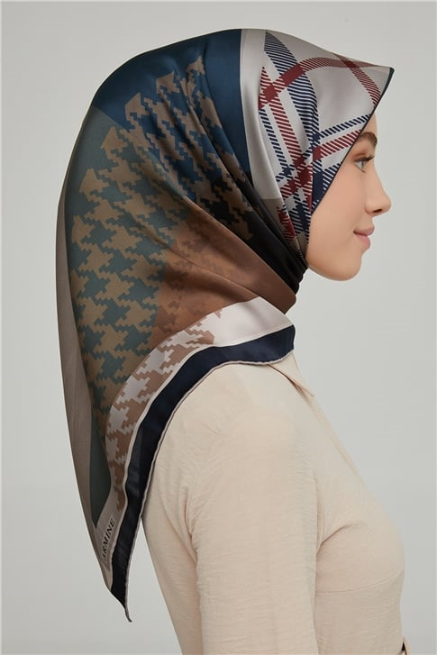 Armine Sura İpek Eşarp 21Ka8620 07