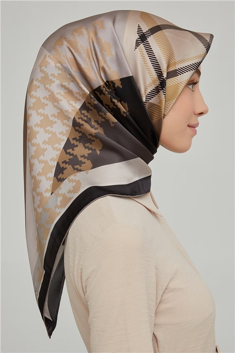 Armine Sura İpek Eşarp 21Ka8620 08