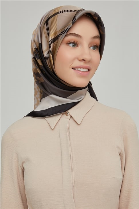 Armine Sura İpek Eşarp 21Ka8620 08