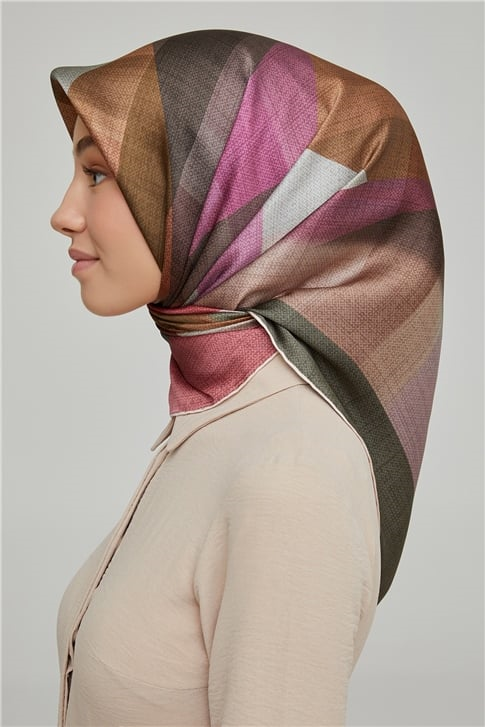 Armine Sura İpek Eşarp 21Ka8623 06