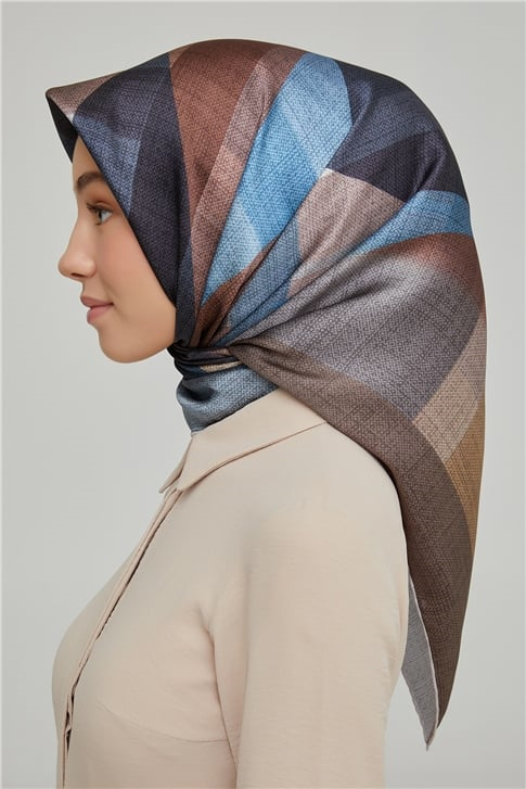 Armine Sura İpek Eşarp 21Ka8623 08