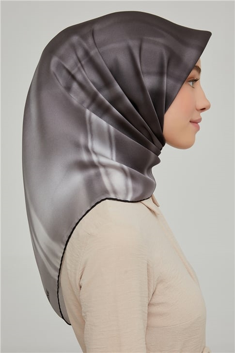 Armine Sura İpek Eşarp 21Ka8624 07